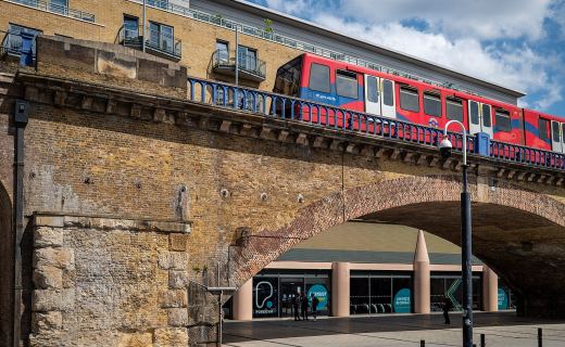 DLR — Light metro, driverless