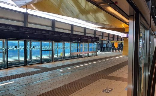 Airport shuttles — Automated people mover
